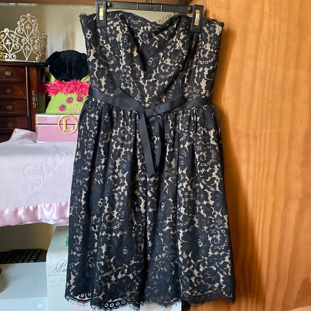 Black flower lace with a tan underneath Robert Rodriguez size 2